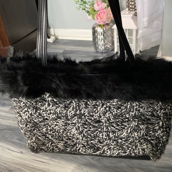 Crocheted with synthetic black fur and faux leather tote - Picture 1 of 6